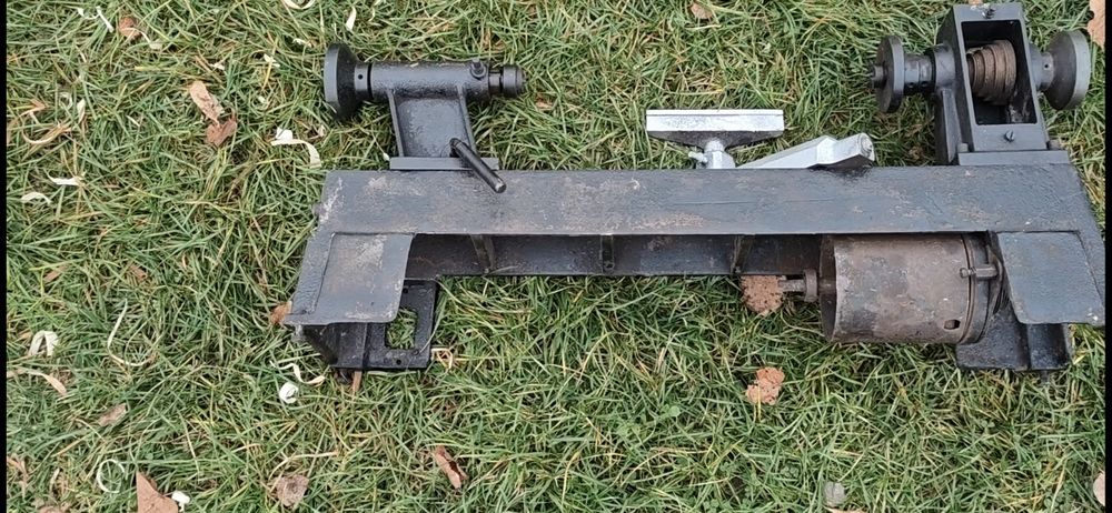 Станок токарний по дереву.