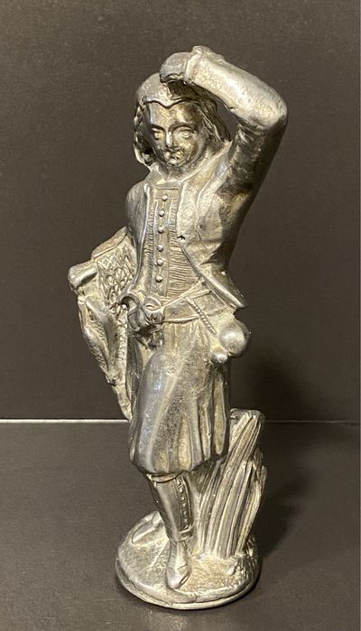 Escultura Antiga de Pescador