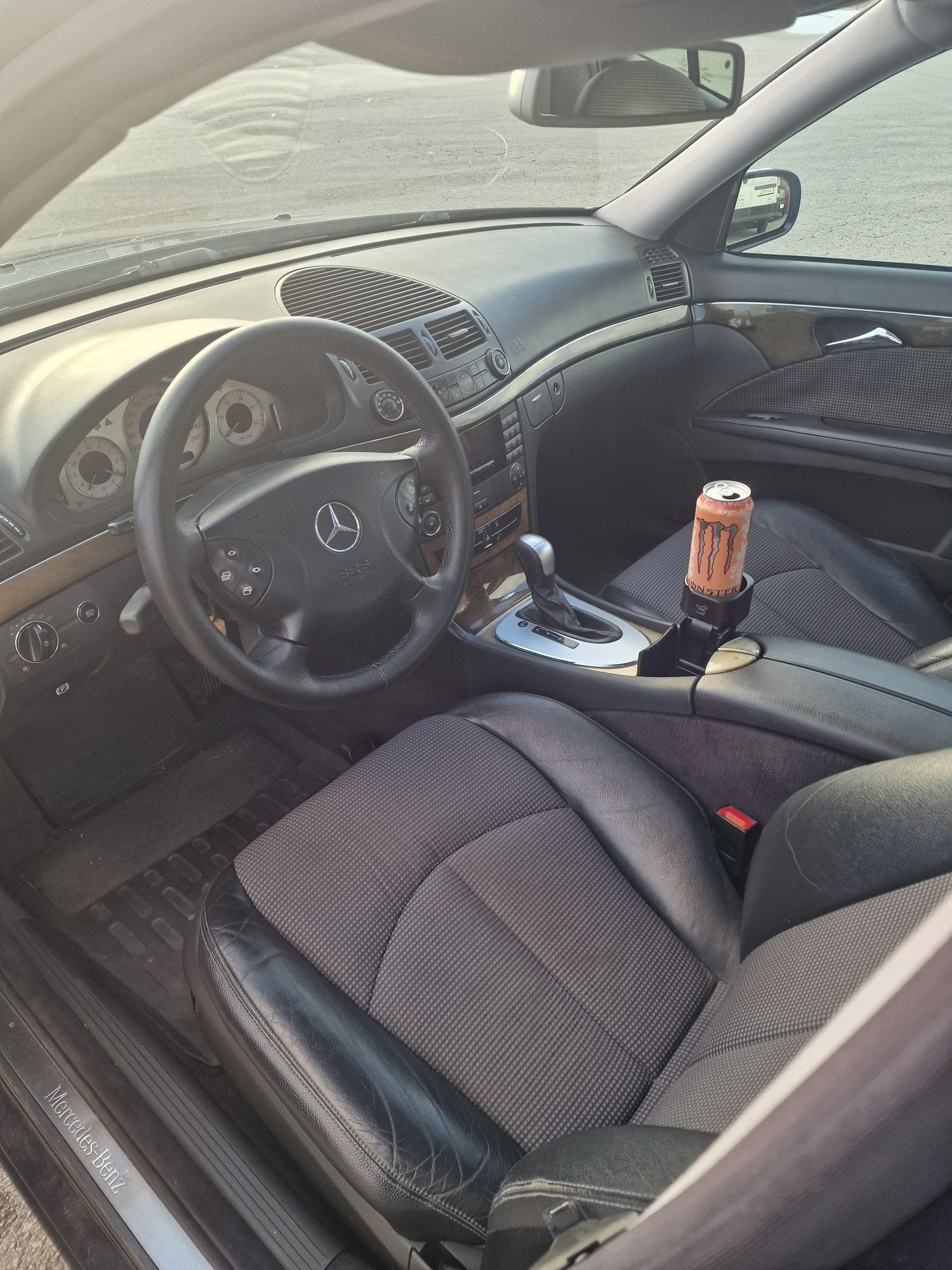 Mercedes Benz E220
