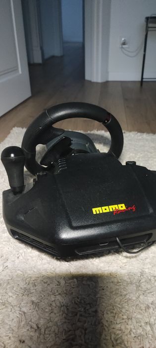 Logitech Momo Racing руль