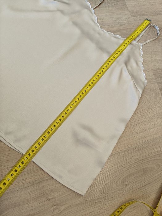 Атласний топ в білизняному стилі