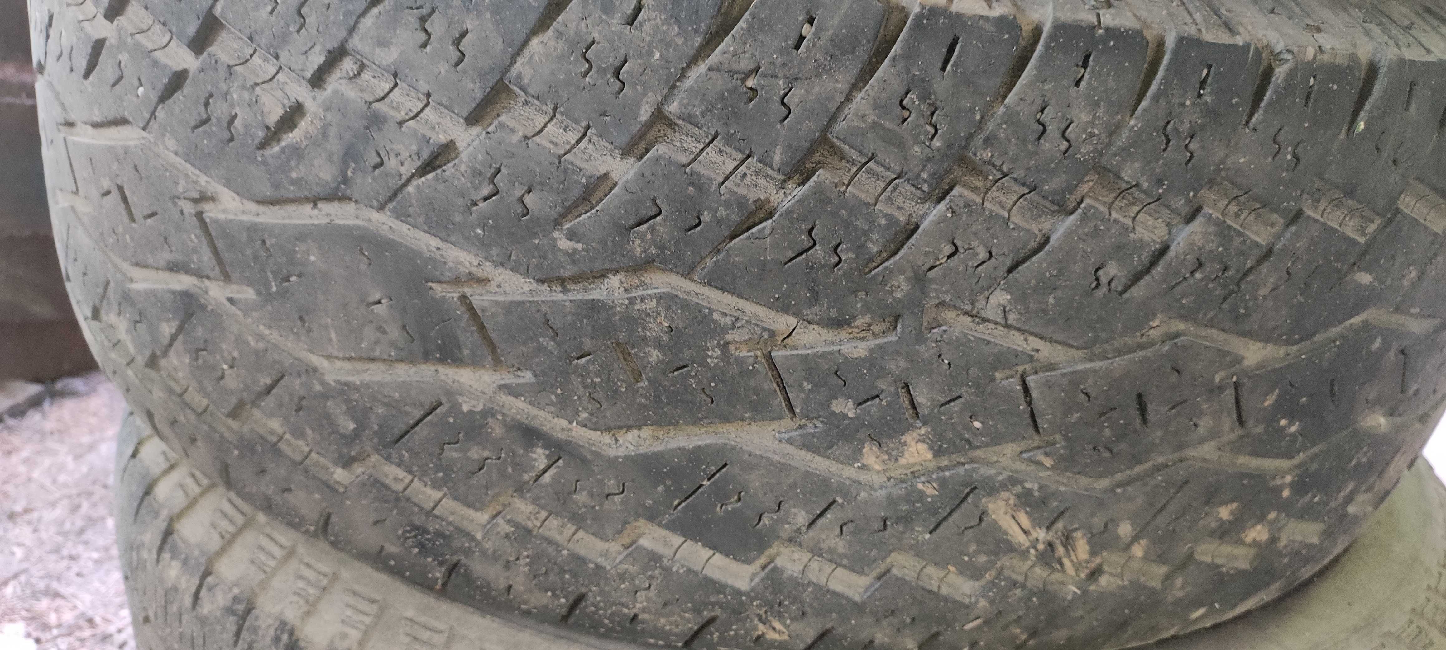 Покришки 4 штуки 235/75 R15 109Т