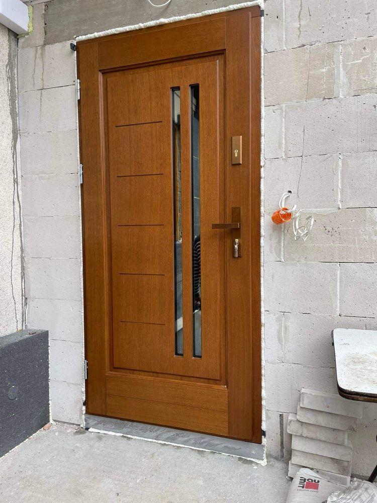 Drzwi zewnętrzne drewniane