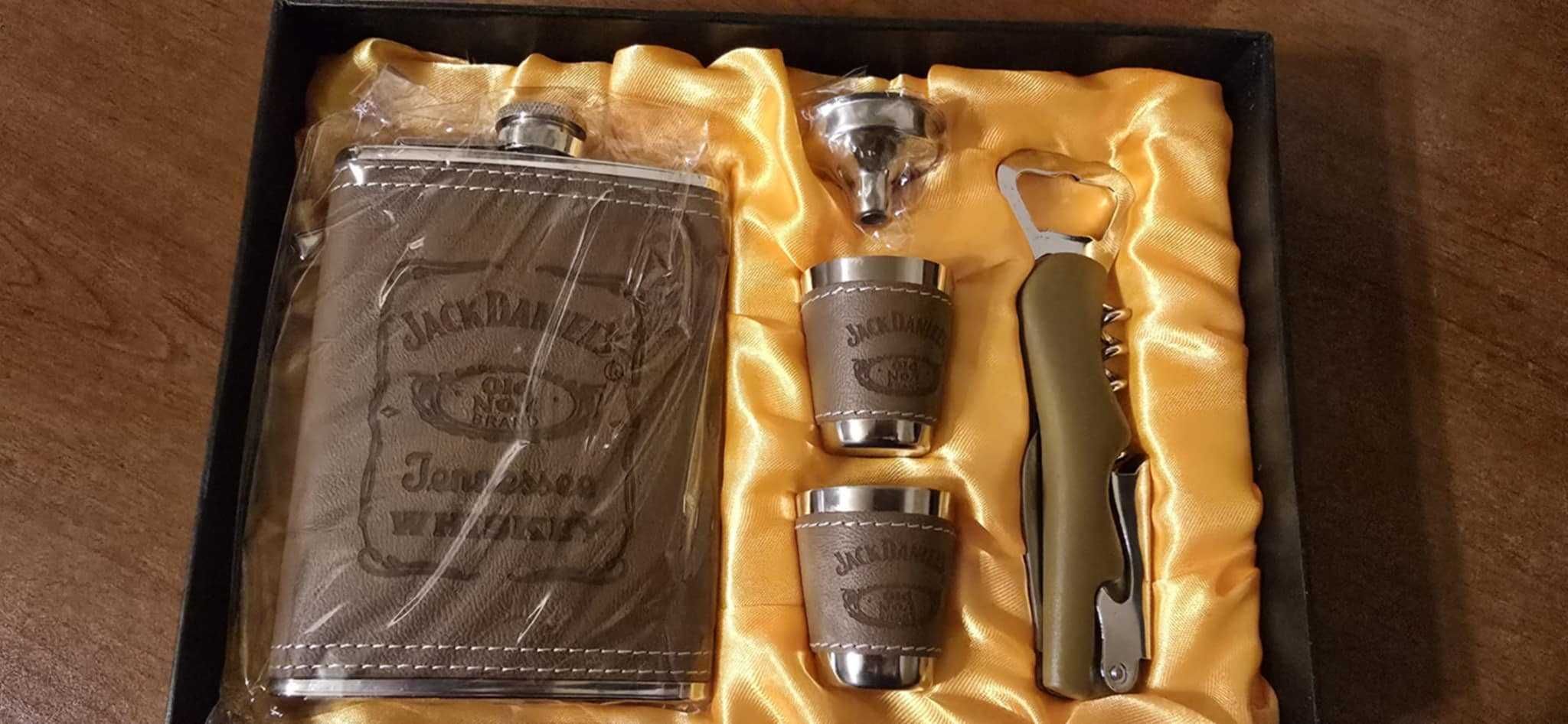Piersiówka Jack Daniels (komplet)