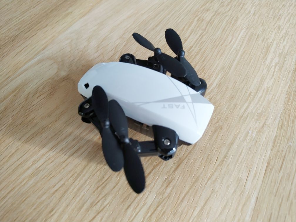 Mini dron składany, ładowany