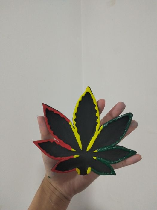 Cinzeiro Artesanal de cerâmica fria