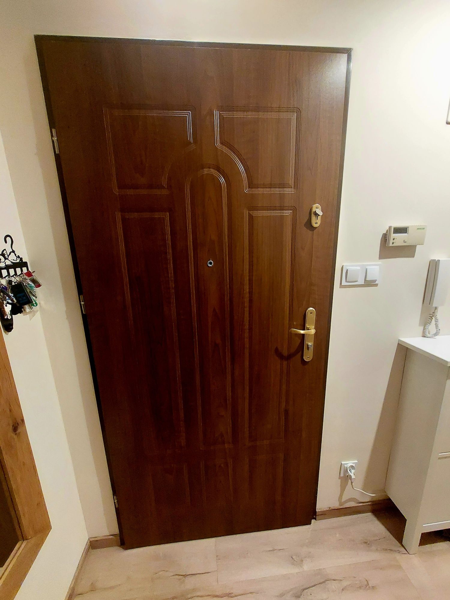 Drzwi wejściowe do mieszkania z futryną AKTUALNE