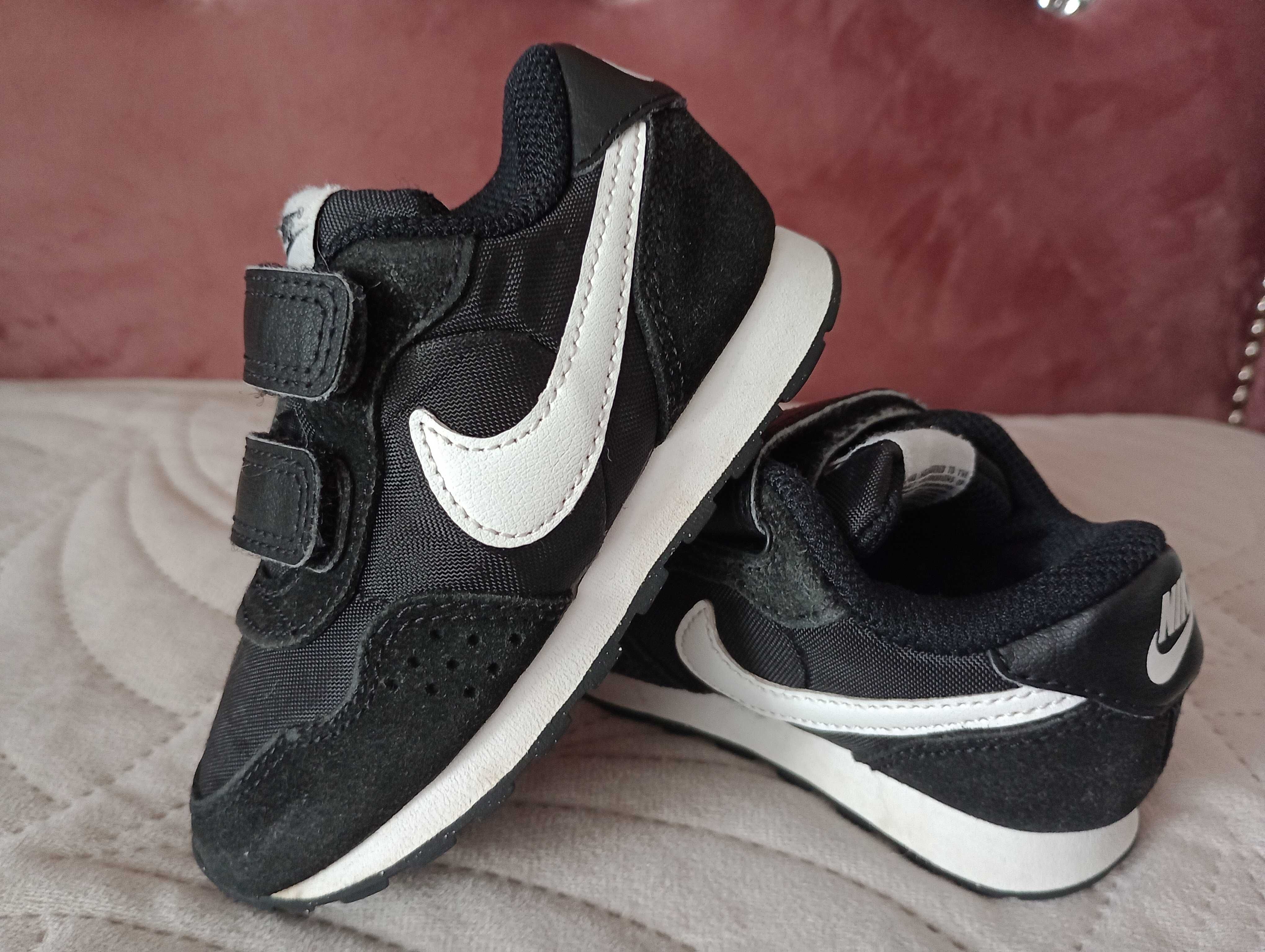 Buty sportowe chłopięce 22 Nike wkładka 14cm buty na rzepy