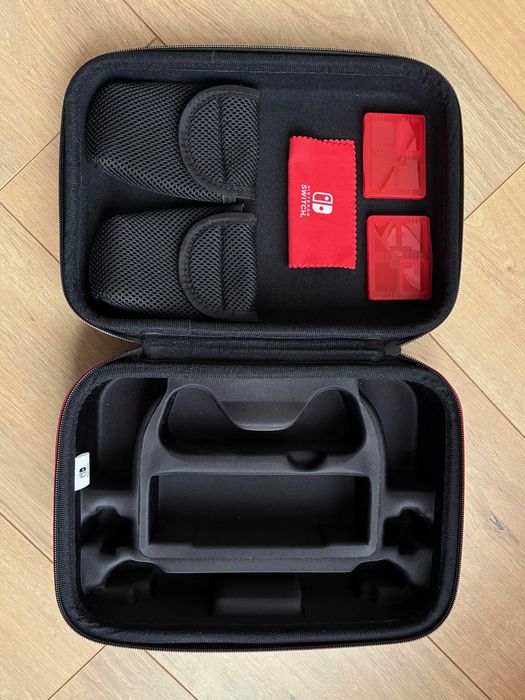 Walizka etui Nintendo Switch BigBen NNS61 Game Traveler Deluxe System