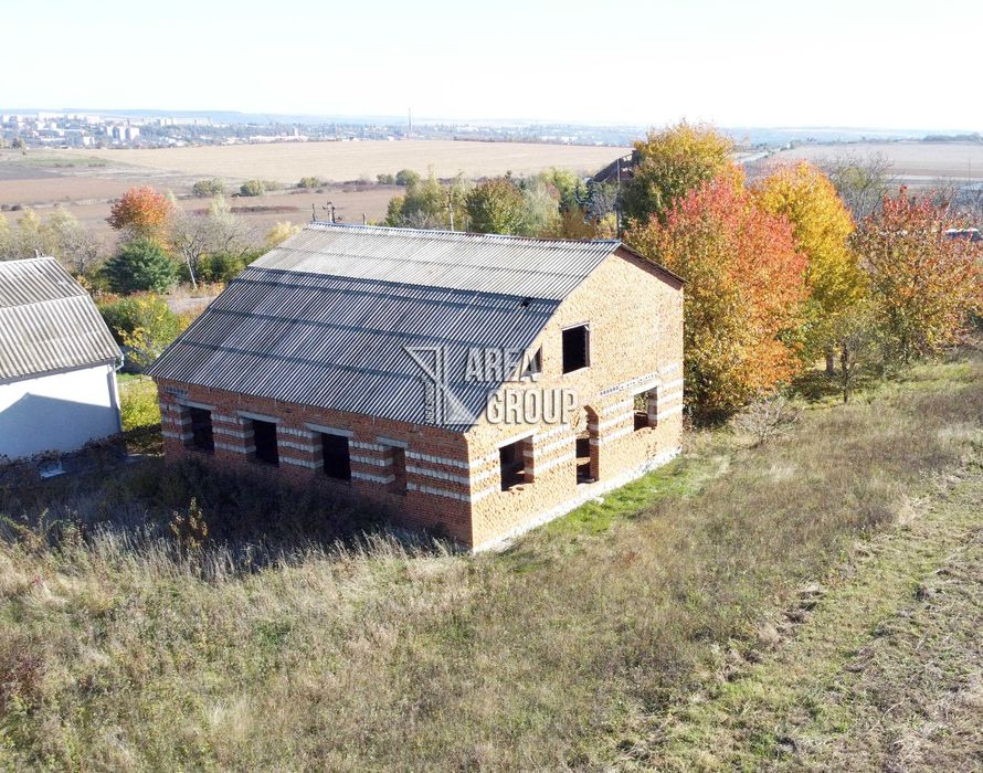 Продається земельна ділянка з недобудовою с.Довжок.