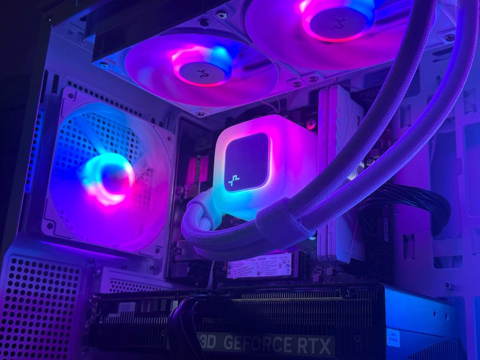 Biały Komputer RTX 5060 Ryzen 5 Akwarium Gamingowy do Gier FV23% Nowy