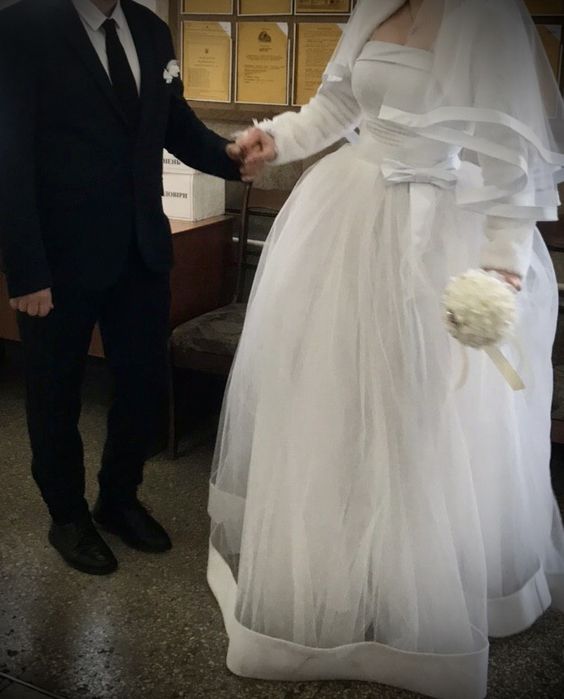 Продам пышное свадебное платье (с корсетом )