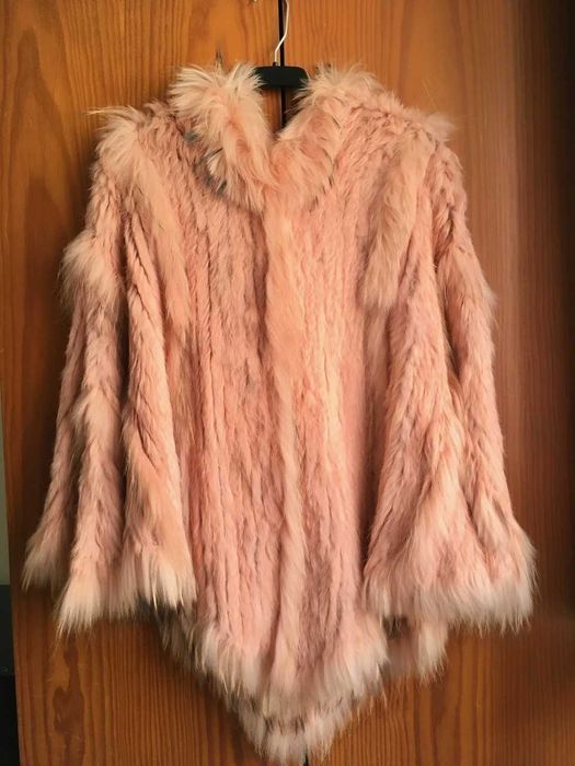 Vários casacos de senhora - Casas das Peles etc