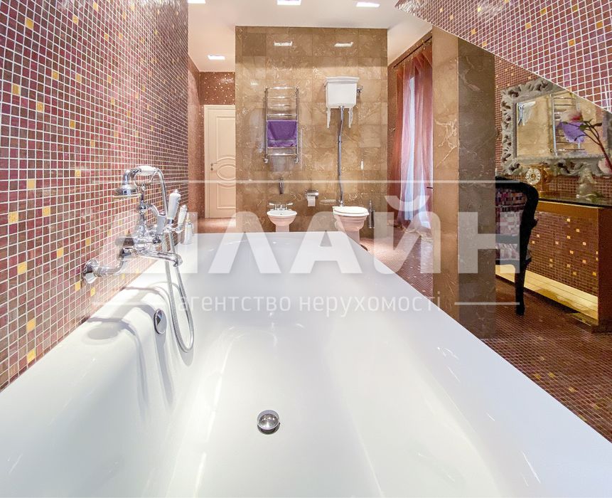 LUXURY поместье  в закрытом ЖК ,со своим пляжем в городе !