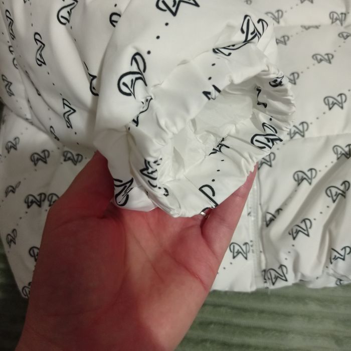 Зимова біла куртка