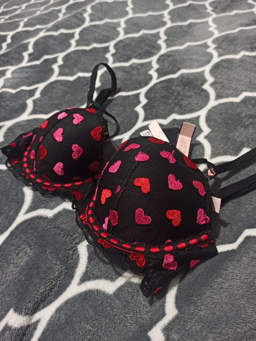 Victoria's Secret biustonosz 75B (34B) nowy, w serduszka love