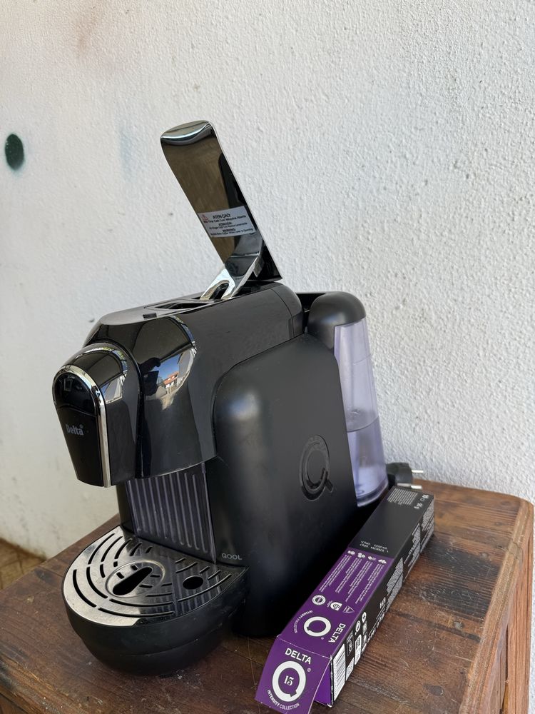 Vendo Maquina Cafe Delta Q. com pouco uzo a funcioar na perfeicão