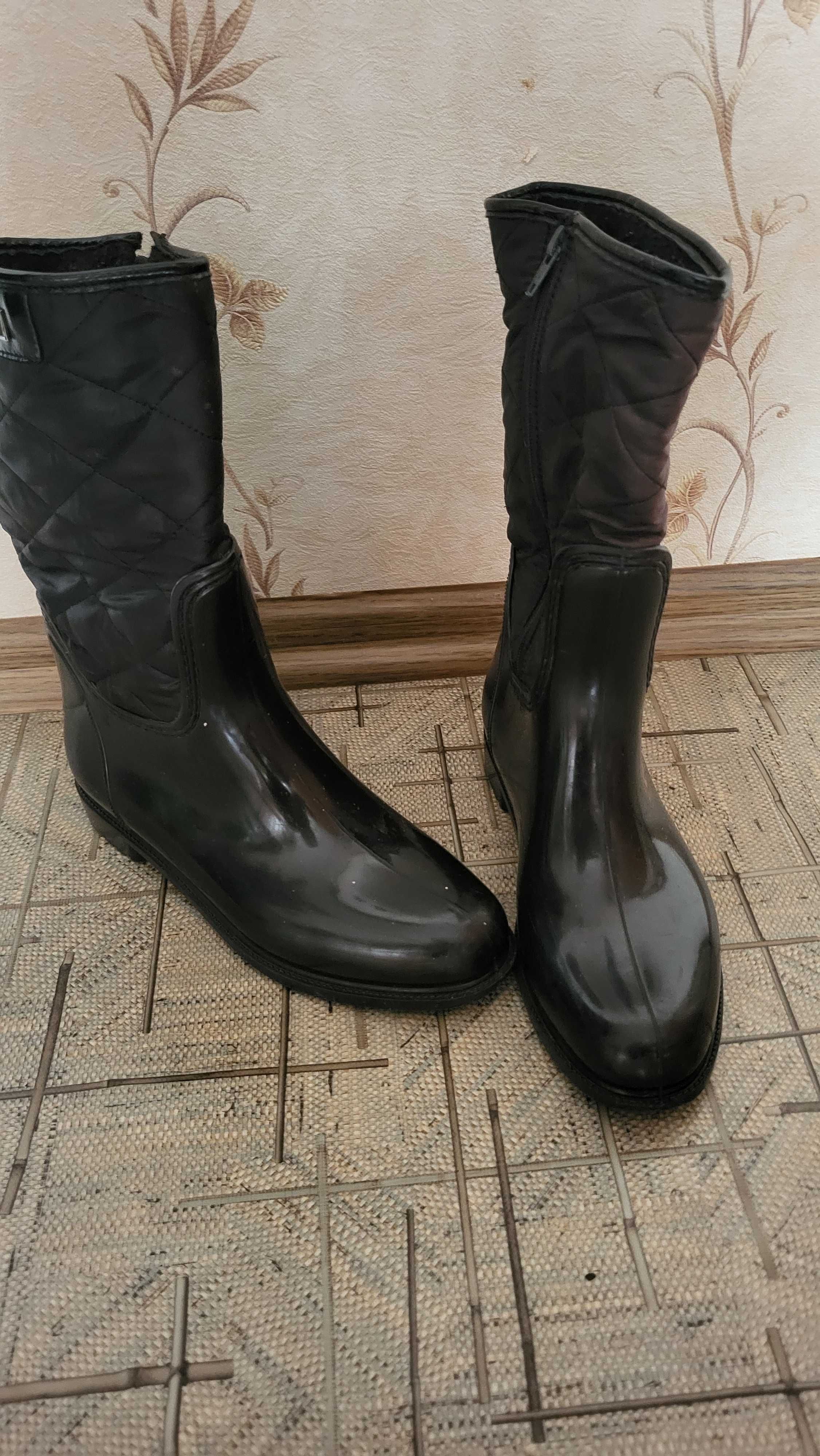 Продам чоботи 39 розмір Burberry