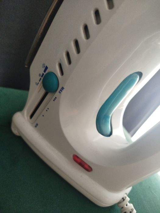 Dezal Kamila kultowe żelazko parowe PRL 1200W typ 345