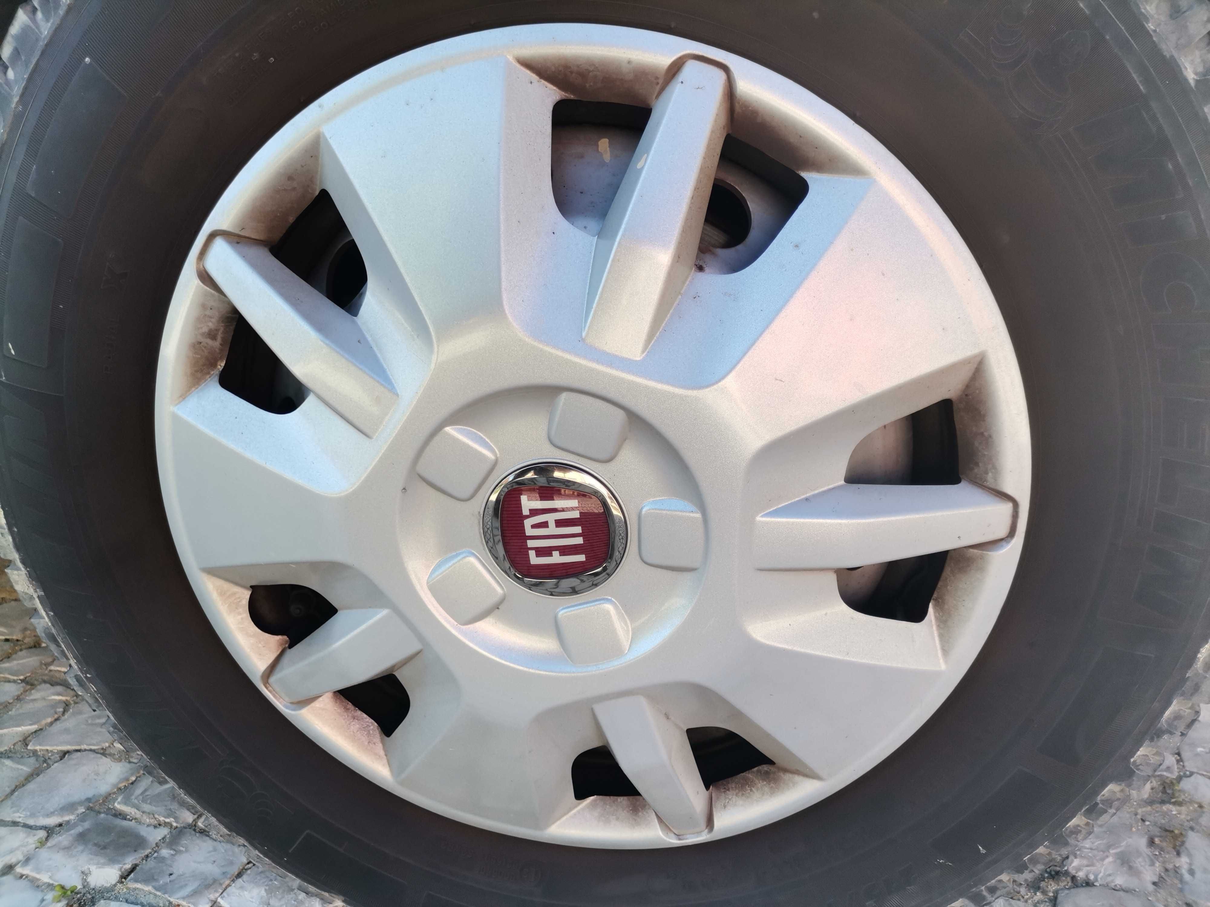Vendo 4 jantes com pneus 215 70 R15 para autocaravana