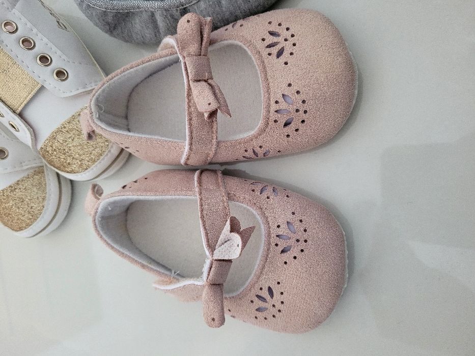 Buciki niechodki dla dziewczynki