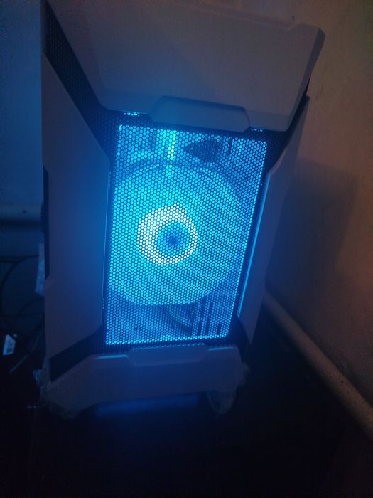 Rx5700xt rayzen 7 7700 5.47 Ggz 32gb ddr5 ssd nvme 4.0