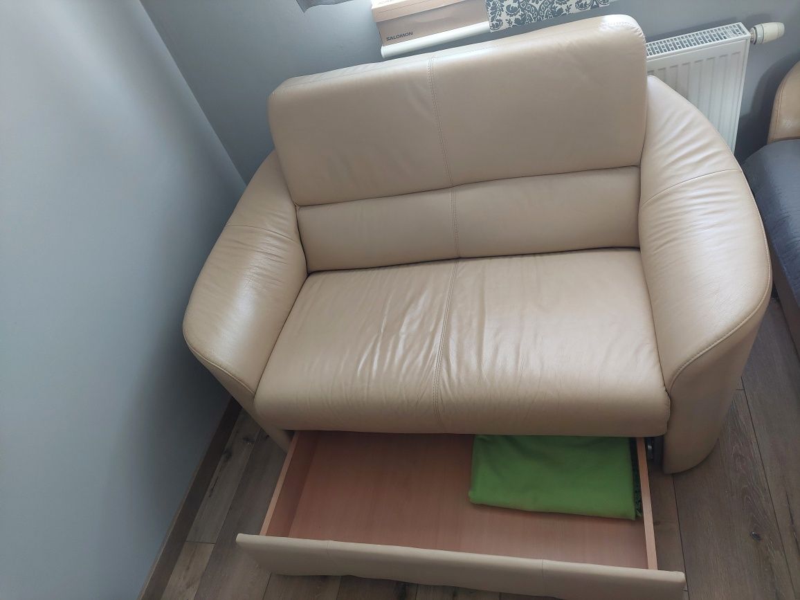 Sofa skórzana dwuosobowa.