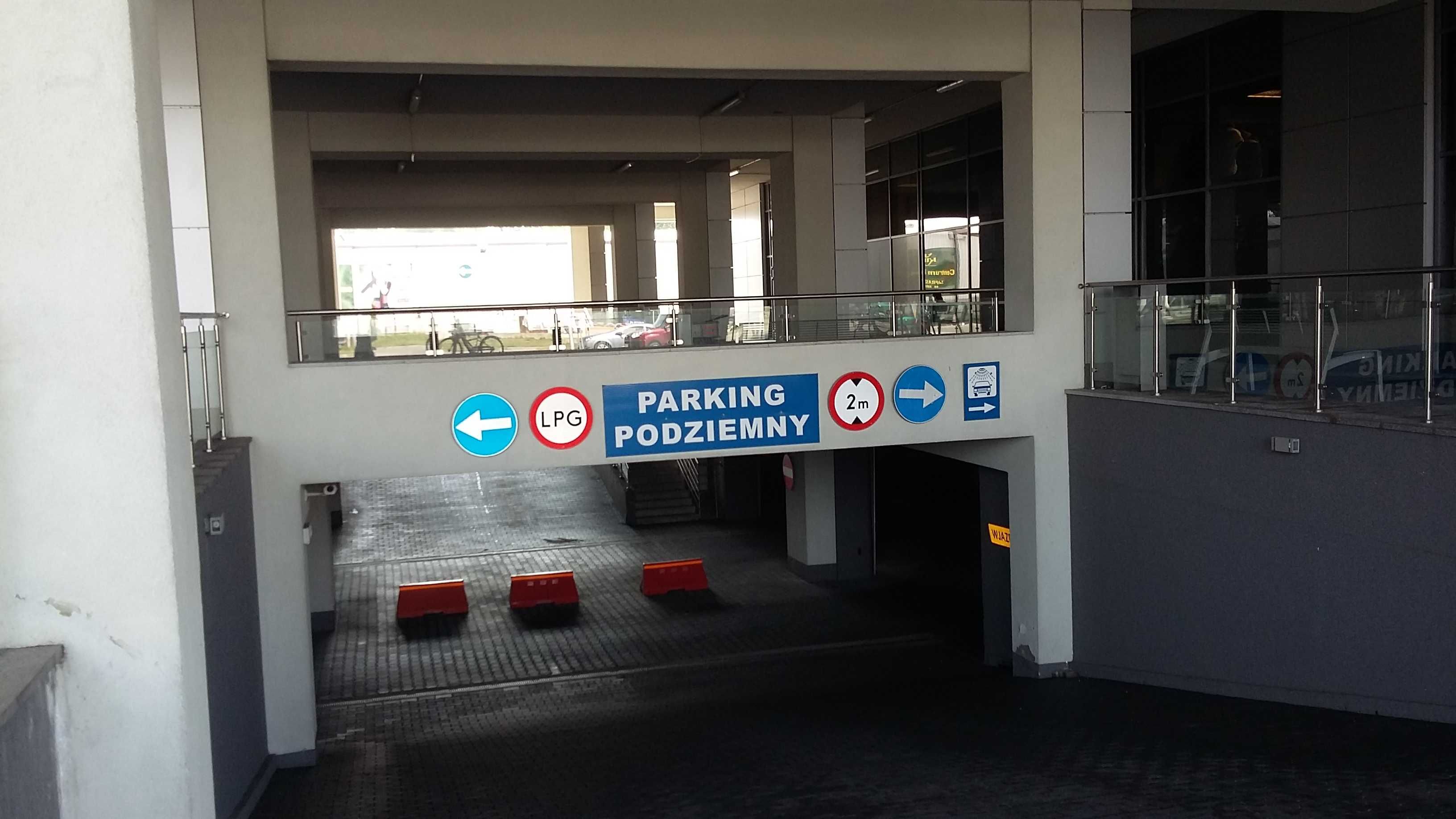 Pomieszczenia magazynowo składowe w Krakowie |Podgórze| PARKING PRĄD