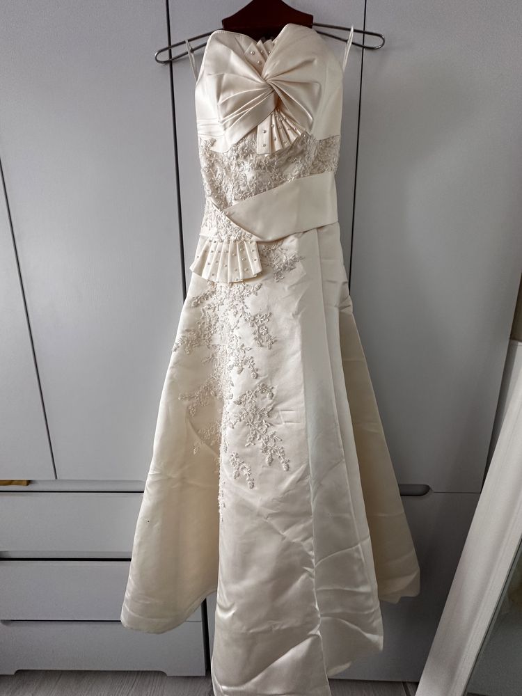 Весільна сукня айвори