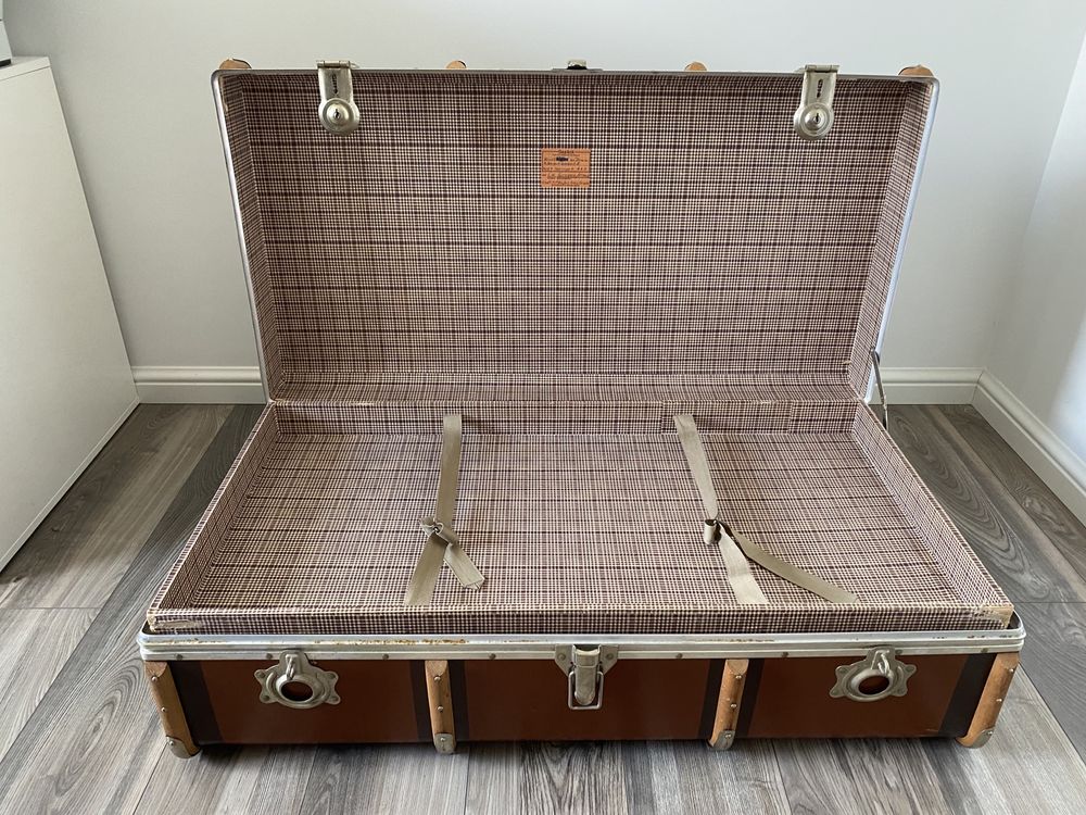 Stary kufer/ walizka/ skrzynia