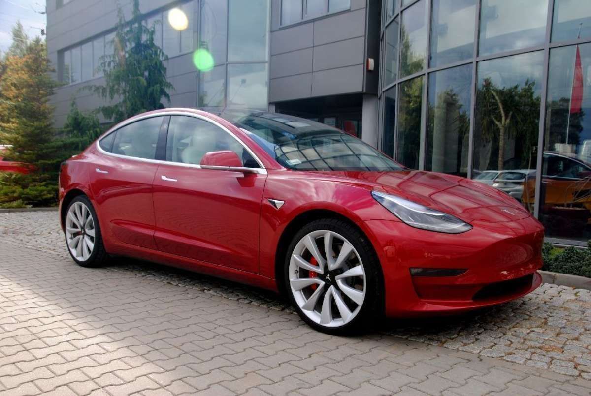 Tesla Model 3 Multi Red Coat LR Performance, Dual Motor, wersja EU