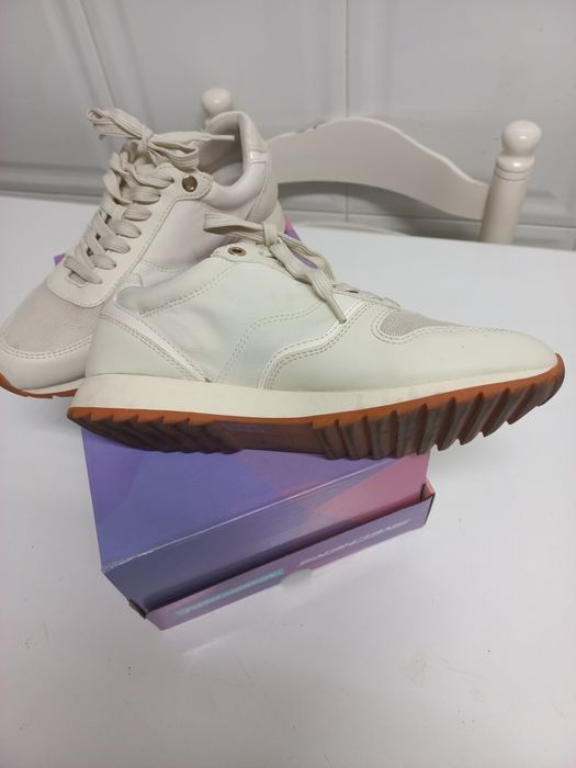 Ténis/ sapatilhas  da PARFOIS. Novos ( 38)