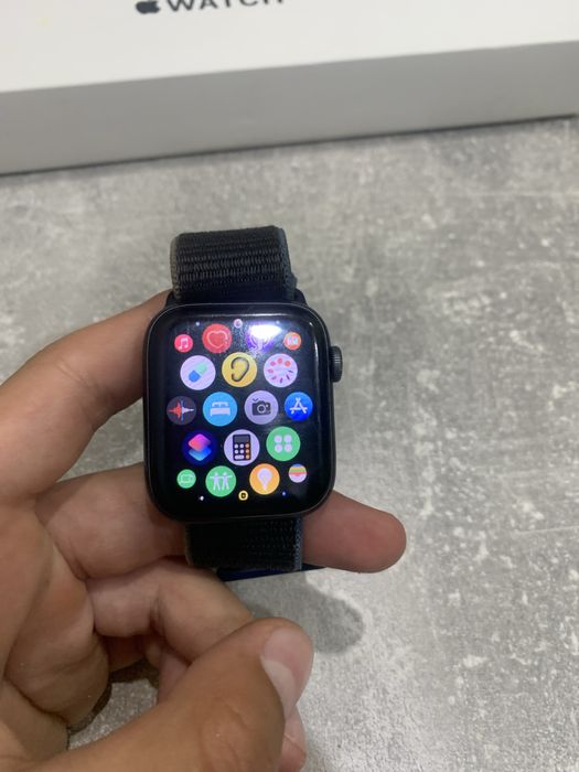 Apple watch se  sport loop