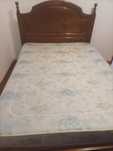Cama casal/ mesa de cabeceira