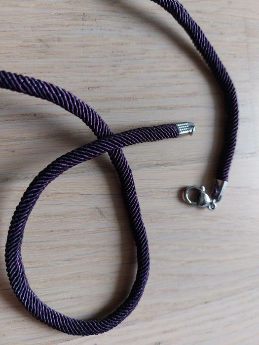 kolczyki i wisiorek z przywieszką kolor czarno-srebrny avon