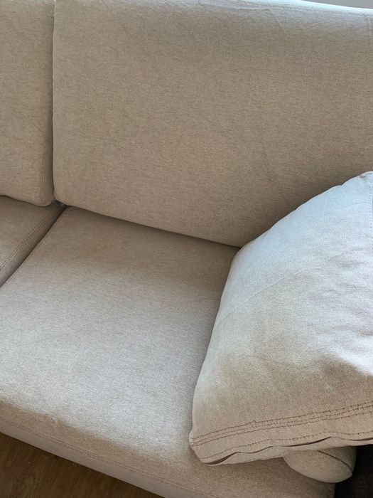 Sofá 2 lugares com braços e costas em pele genuína