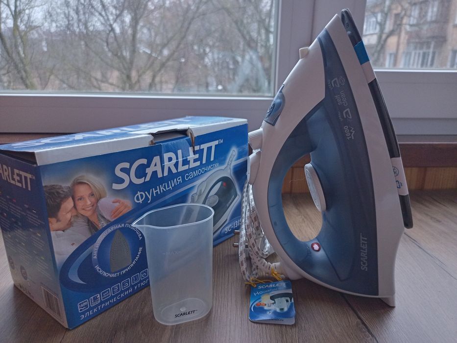 Праска з відпарювачем Scarlett SC-131S. Утюг