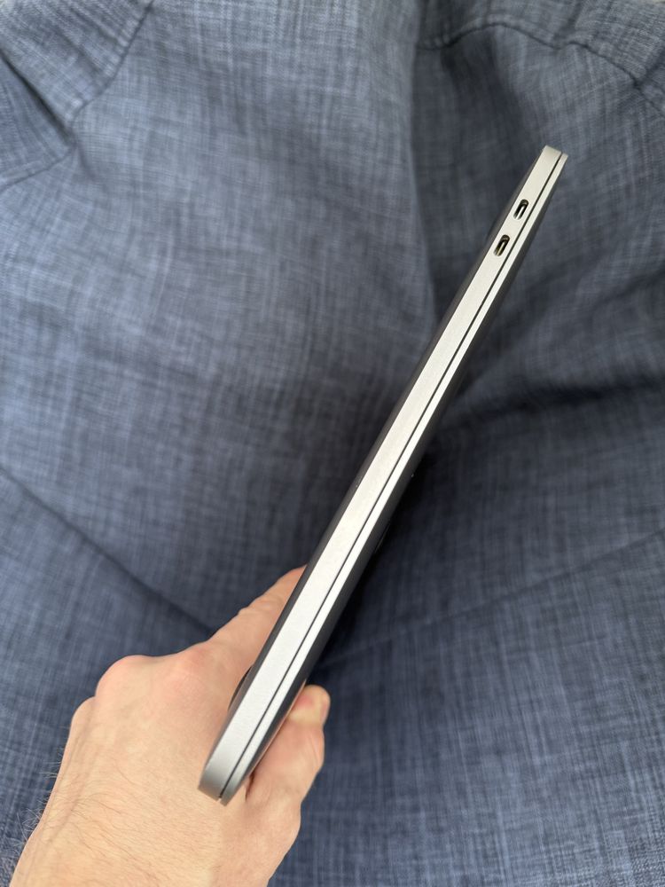 Macbook pro 13 2019 i5 1.4-3.2/ 8GB / 128gb/ 90% АКБ / Touch Bar