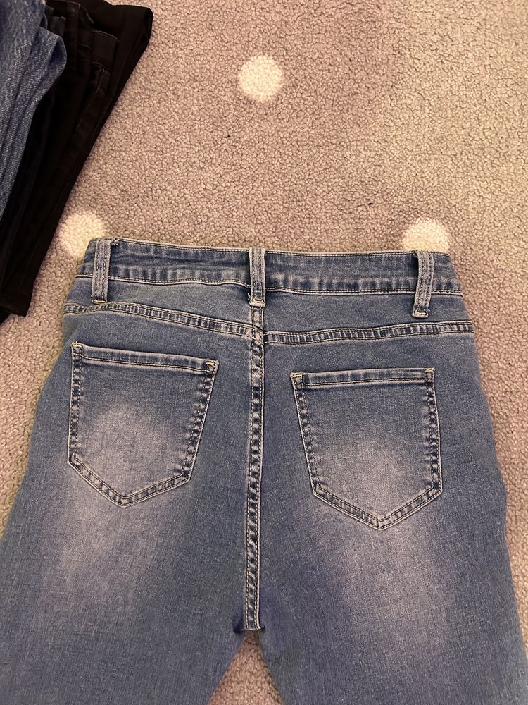 skinny jeans z dziurami forever21