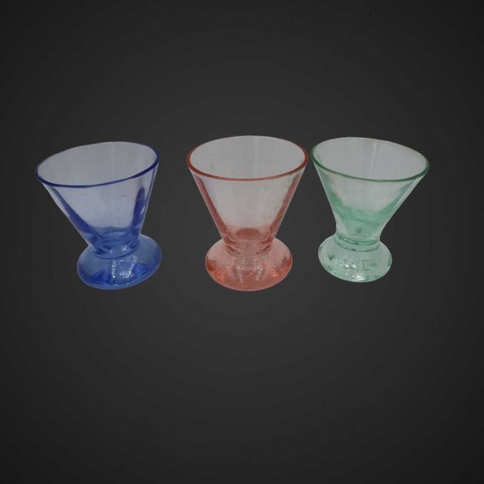 Kieliszki szkło kolorowe + 1 szt szkło uranowe b4/020234