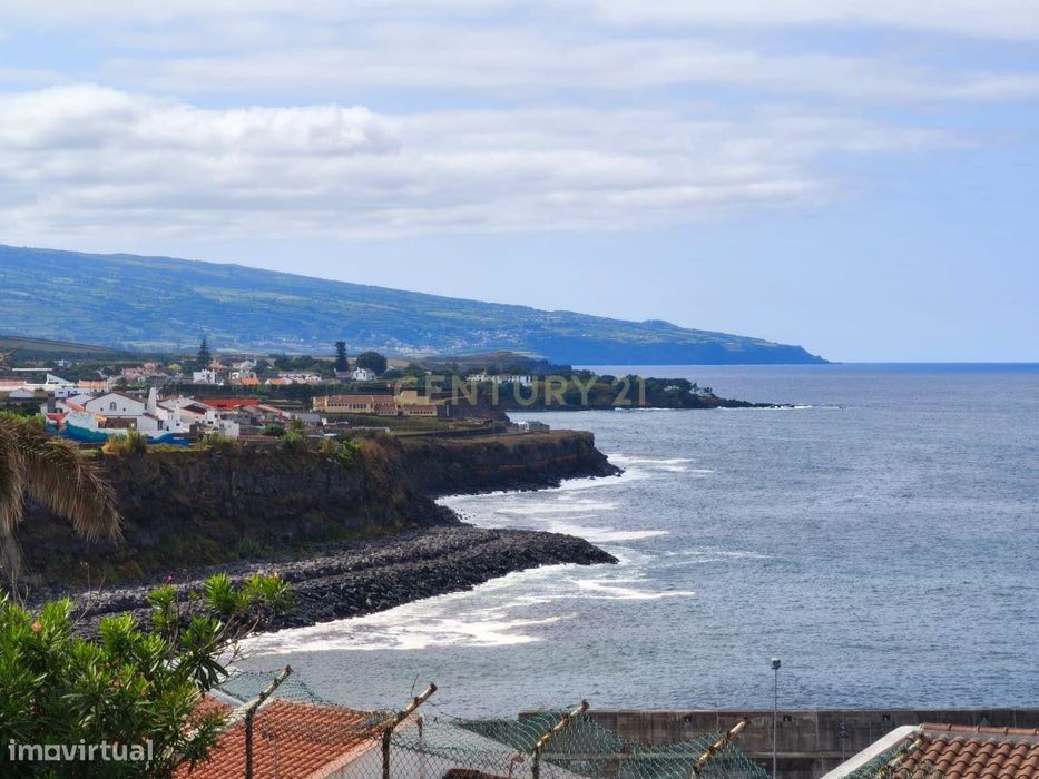 Moradia T3 com Anexos em Rabo de Peixe/ S. Miguel / Açores