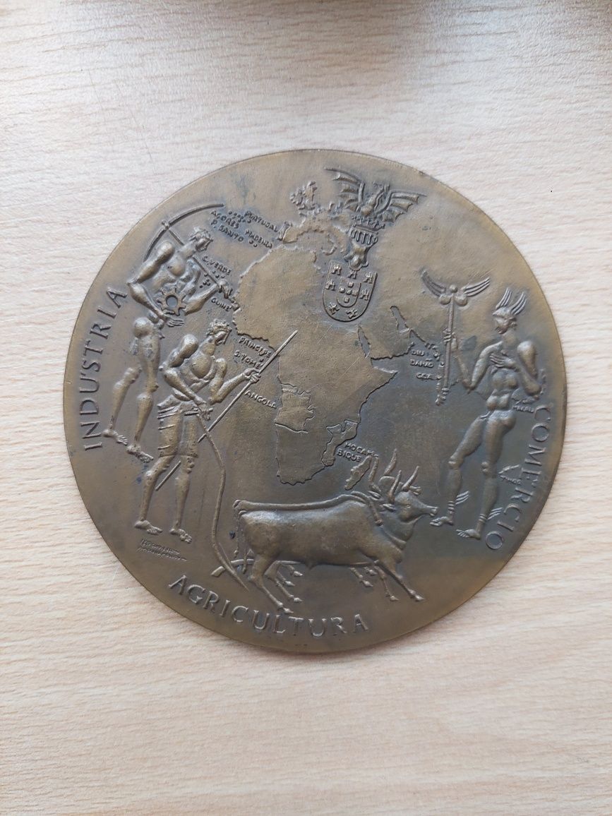 Medalha antiga BNU banco nacional ultramarino