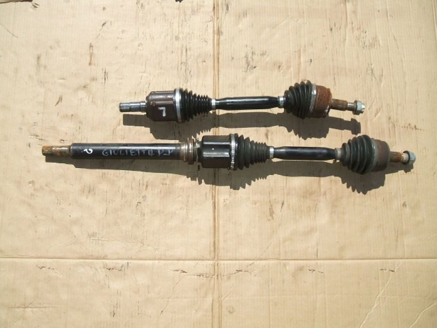 ALFA ROMEO GIULIETTA 1.6JTDM PÓŁOŚ prawa lewa przód przednia