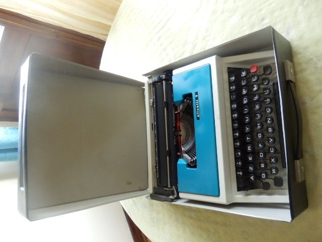 Máquina de escrever Olivetti T