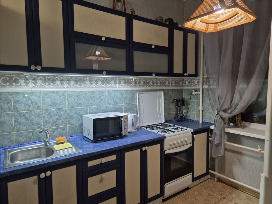 ОРЕНДА 2-ї кв. Вул Лондонська 16. Є газ. Сталинка. 4 поверх