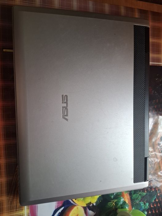 Настольный компьютер и ноутбук рабочие