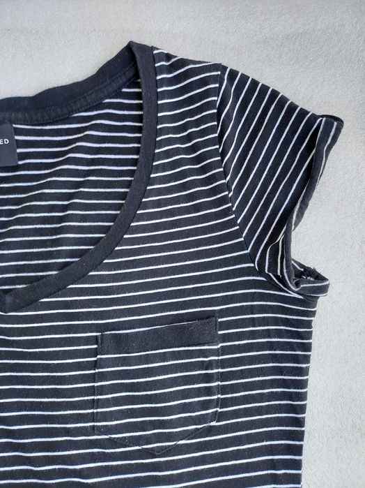 Koszulka, t-shirt, RESERVED czarny w paseczki– Rozmiar L InPost
