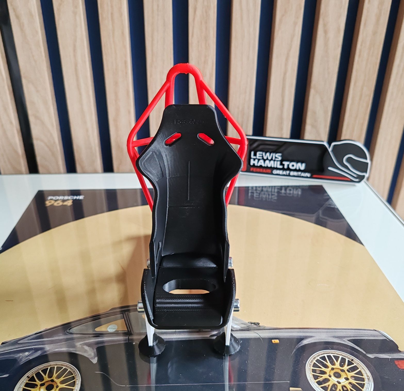 Stojak na telefon uchwyt z ladowaniem telefonu recaro fotel F1 wyścig