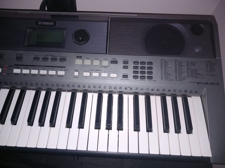 Keyboard Yamaha PSR-E443