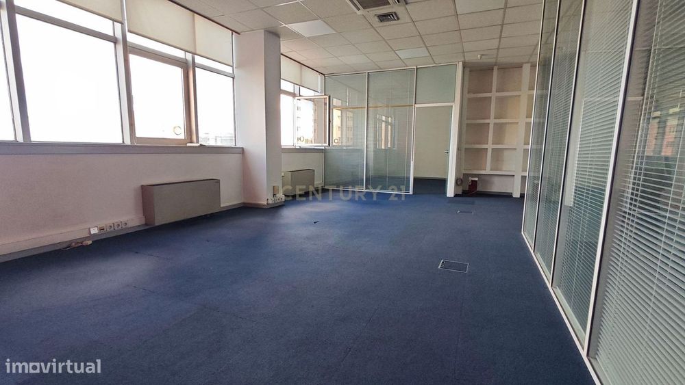 Escritório com Vista Panorâmica e Acessibilidade (junto ao Metro das O